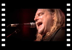 Warren Haynes ­with Joe Bonamassa -- Guitar Center's King of the Blues 2011